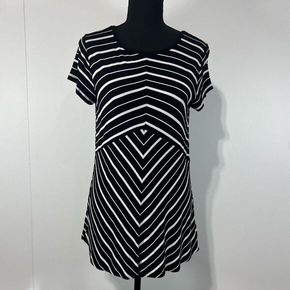 Cable & Gauge Asymmetrical Striped Top Size Medium Women’s Black and Wbite- Flaw - Picture 1 of 11